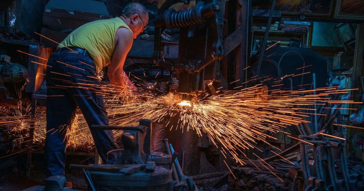 Die beständige Kunst des Schmiedens in moderner Industrie und zeitgenössischem Handwerk